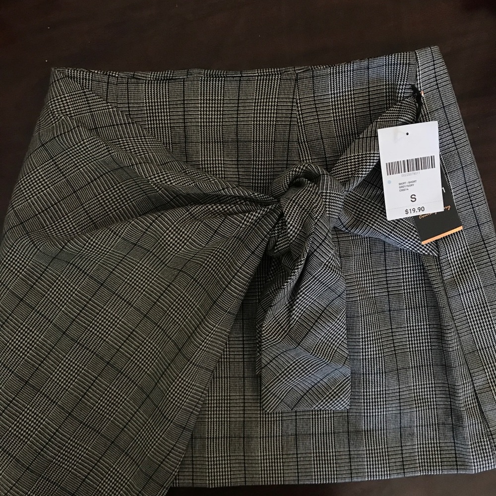 Forever 21 Tie Front Skirt size small